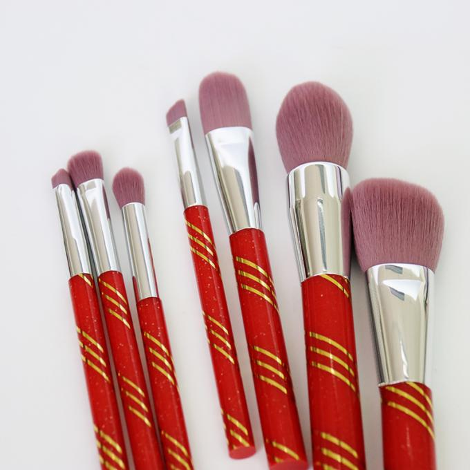 Passionate Red Cosmetic Makeup Brush Set 7 Pieces Patterned Plastic Handle(图1)