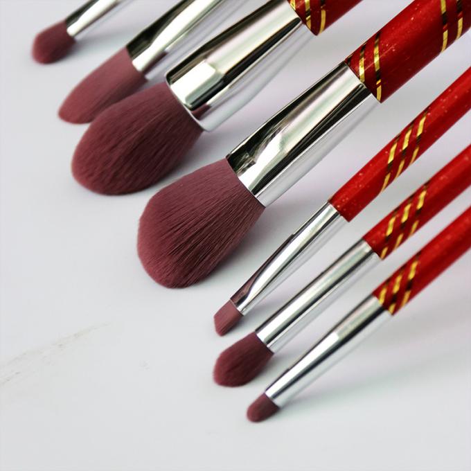 Passionate Red Cosmetic Makeup Brush Set 7 Pieces Patterned Plastic Handle(图2)