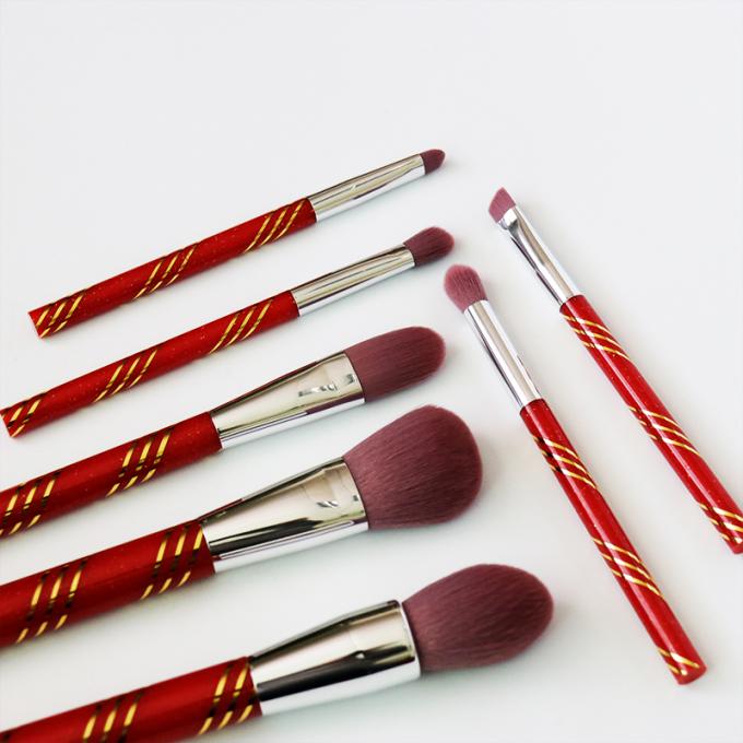 Passionate Red Cosmetic Makeup Brush Set 7 Pieces Patterned Plastic Handle(图3)